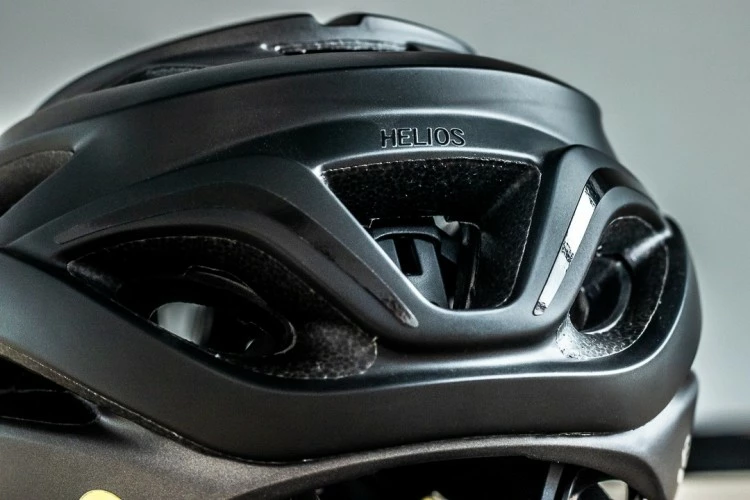 CASCO GIRO HELIOS SPHERICAL MIPS NEGRO MATE - Imagen 4