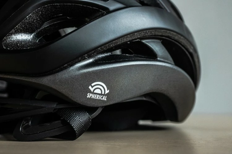 CASCO GIRO HELIOS SPHERICAL MIPS NEGRO MATE - Imagen 6