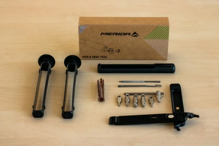 MERIDA KIT HERRAMIENTAS Y PARA REPARAR TUBELESS INTEGRADO MANILLAR